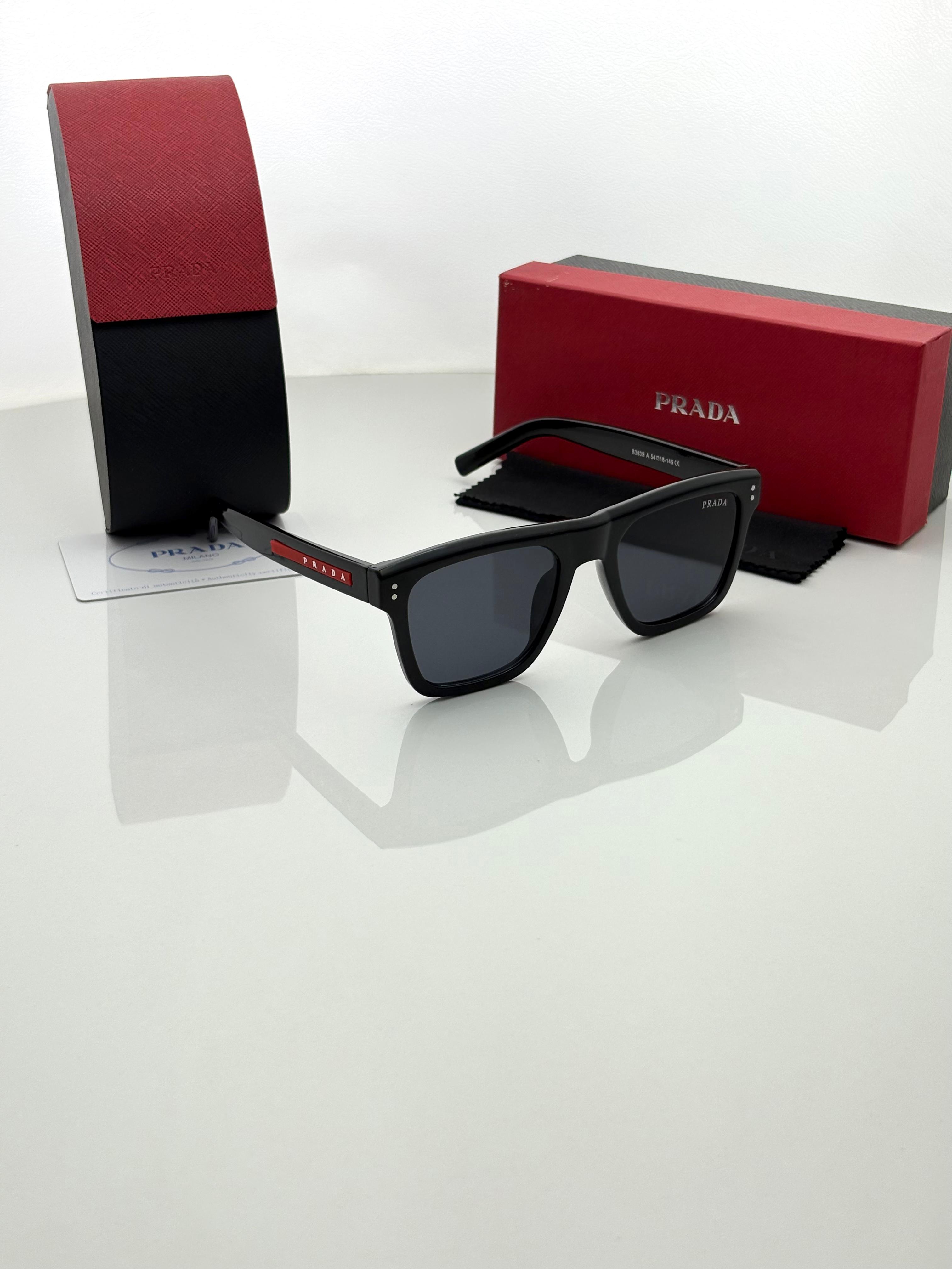 Pra_da 3835 Glossy Black