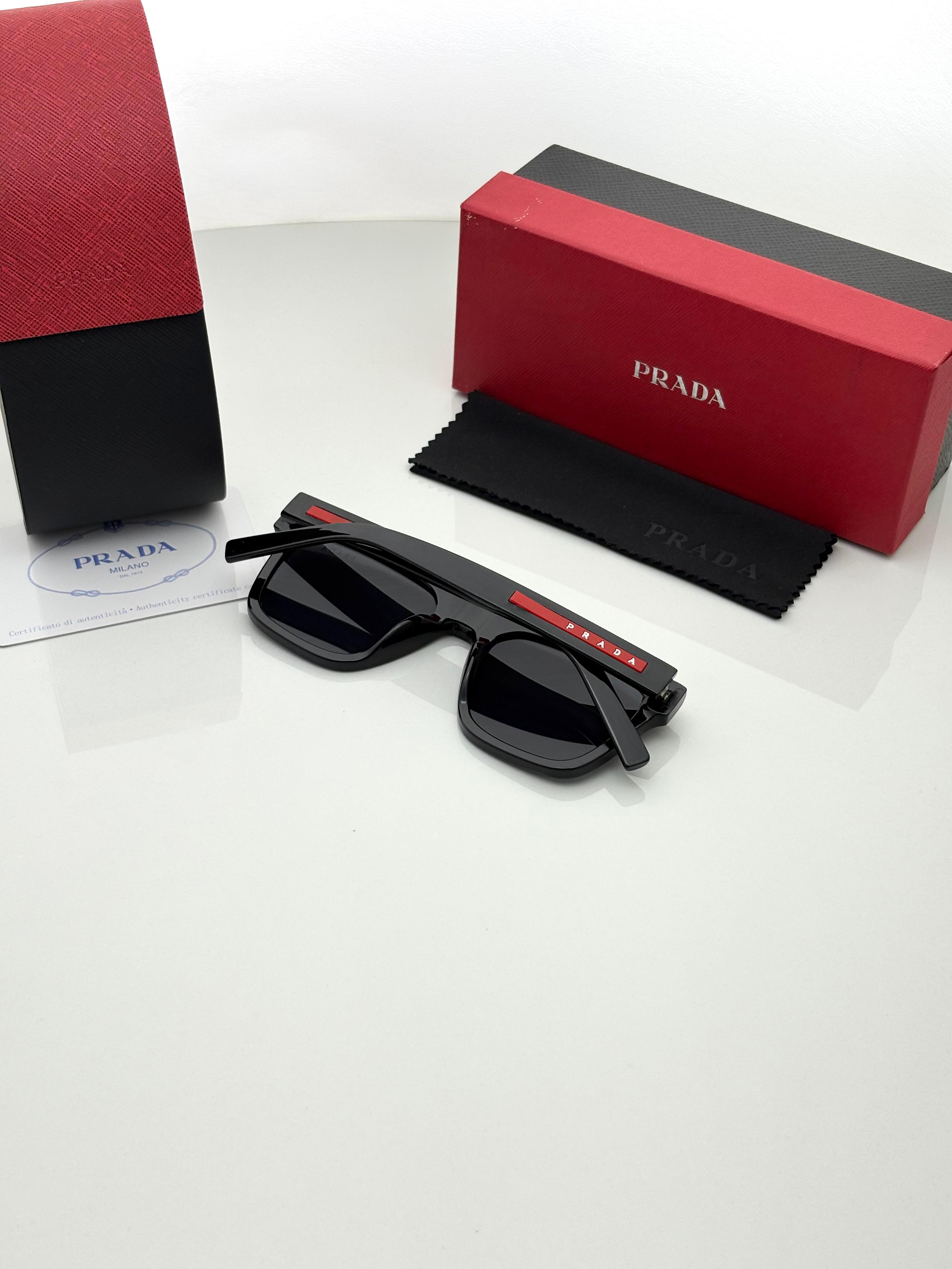 Pra_da 3835 Glossy Black