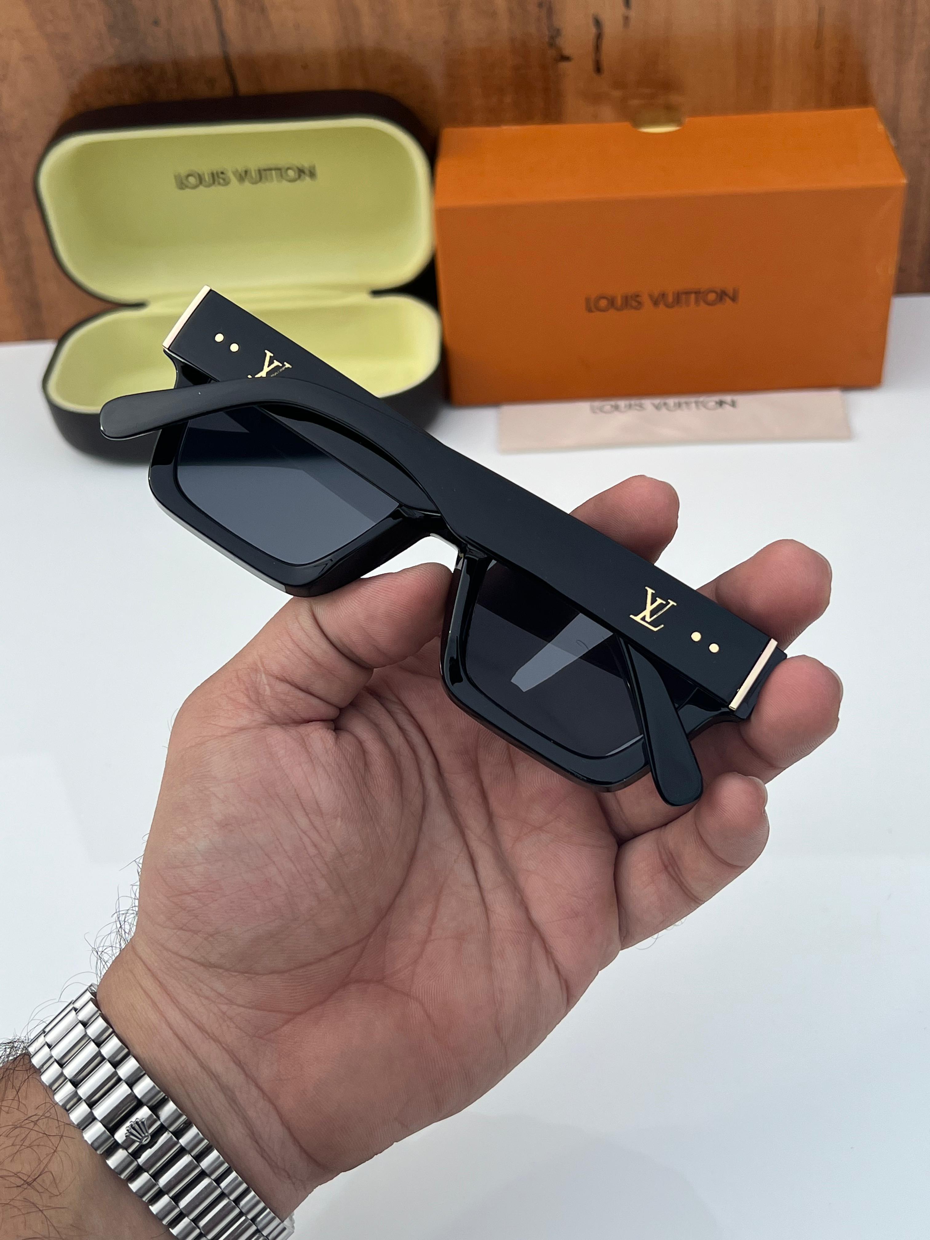 Lou_is 35104 Full Black
