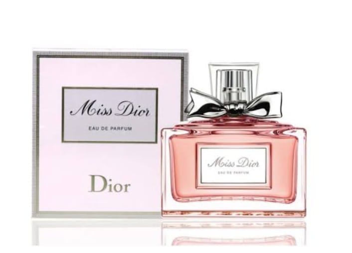 Exclusive Premium Perfume - Daring. Delicate. Distinctly You.